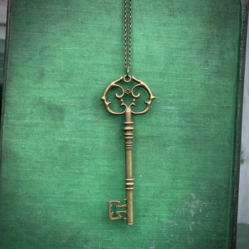 Wholesale Hot New Fashion Necklace Retro Key Pendant Short Long